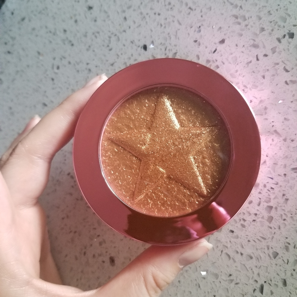 Jeffree Star Caramel kiss supreme frost